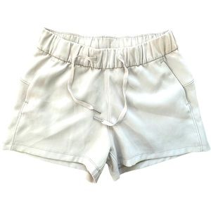 Lululemon On The Fly Mid-Rise Short